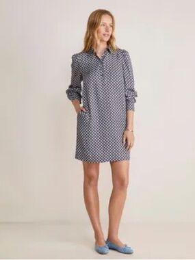 A.P.C. RUE MADAME PARIS AIK- DARK NAVY and White Floral Print Button-Up
100%SILK